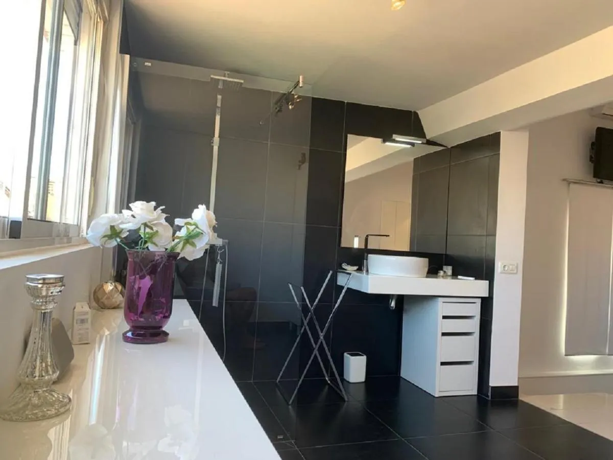 Image 2 of Suites Beach House