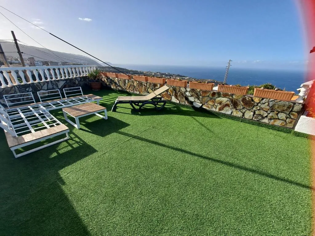 Image of Tenerife apartment 100m2 CASA DE DON QUIJOTE with a terrace of 100m2 with a view of the ocean and Teide volcano and a garden of 600m2