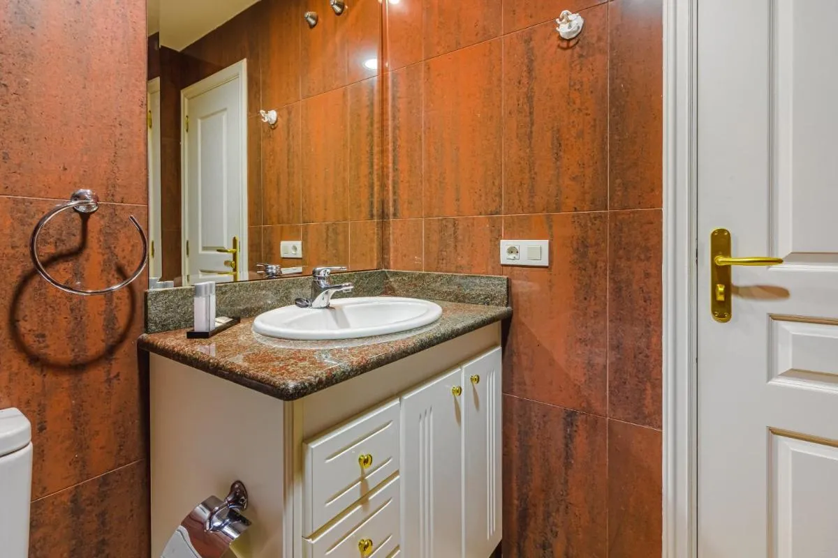 Image 2 of Terrazas del Duque 3A001