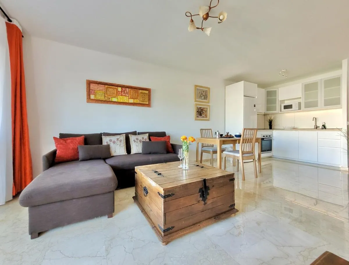 Image 1 of The Bird`s Nest