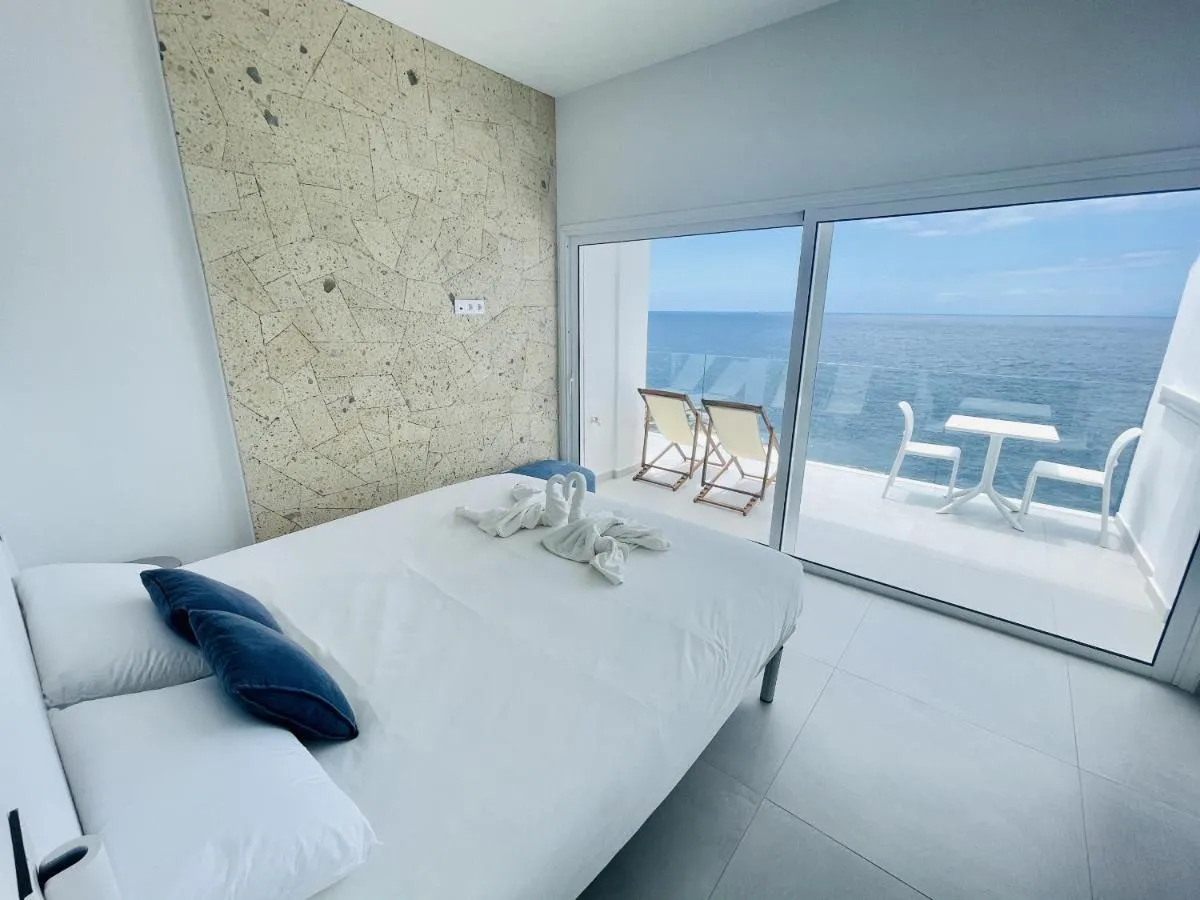 Image 5 of The unique on the sea