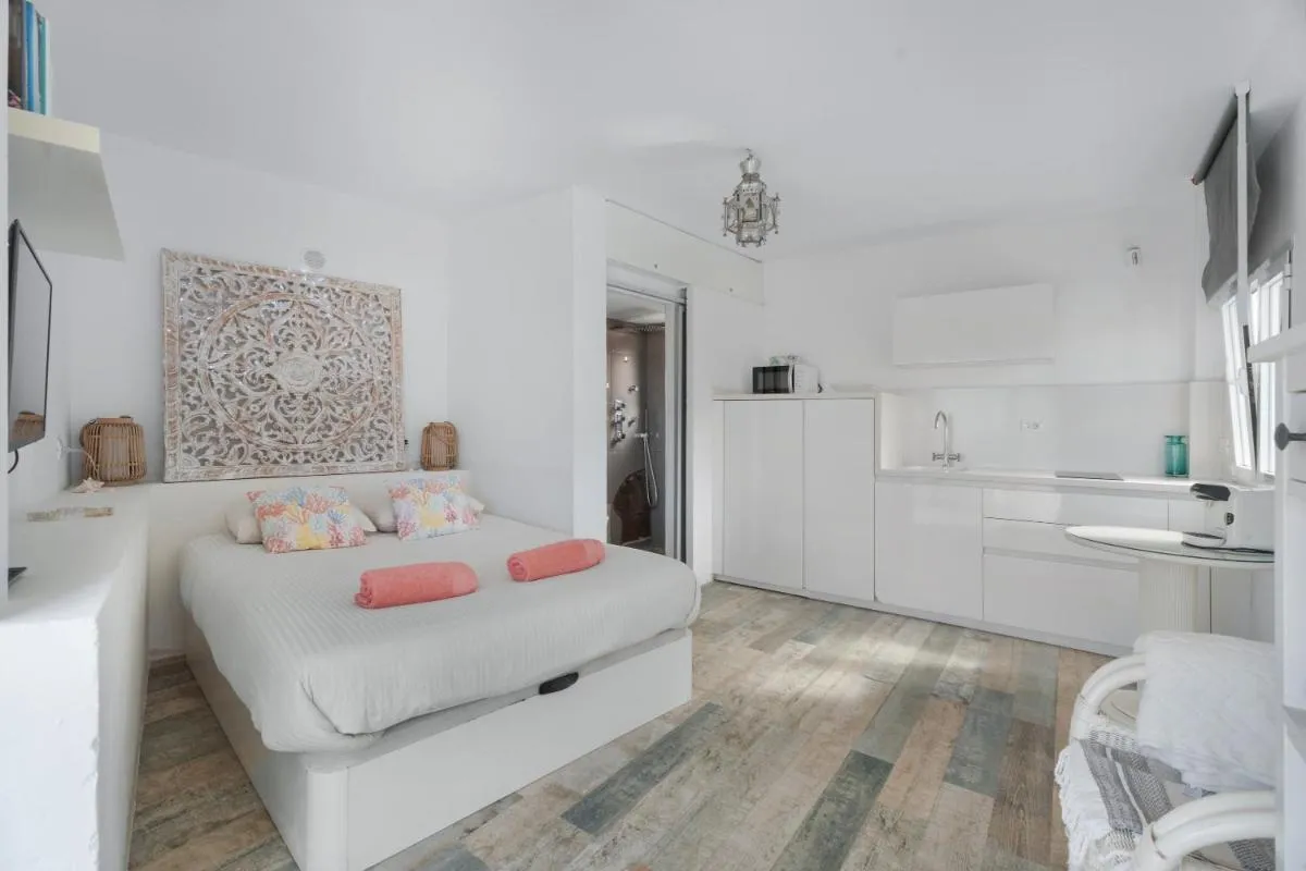 Image 3 of Tucadam suites