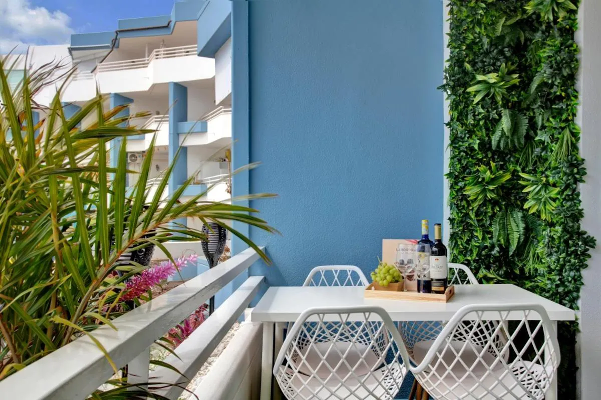 Image 3 of Vaneymar Home