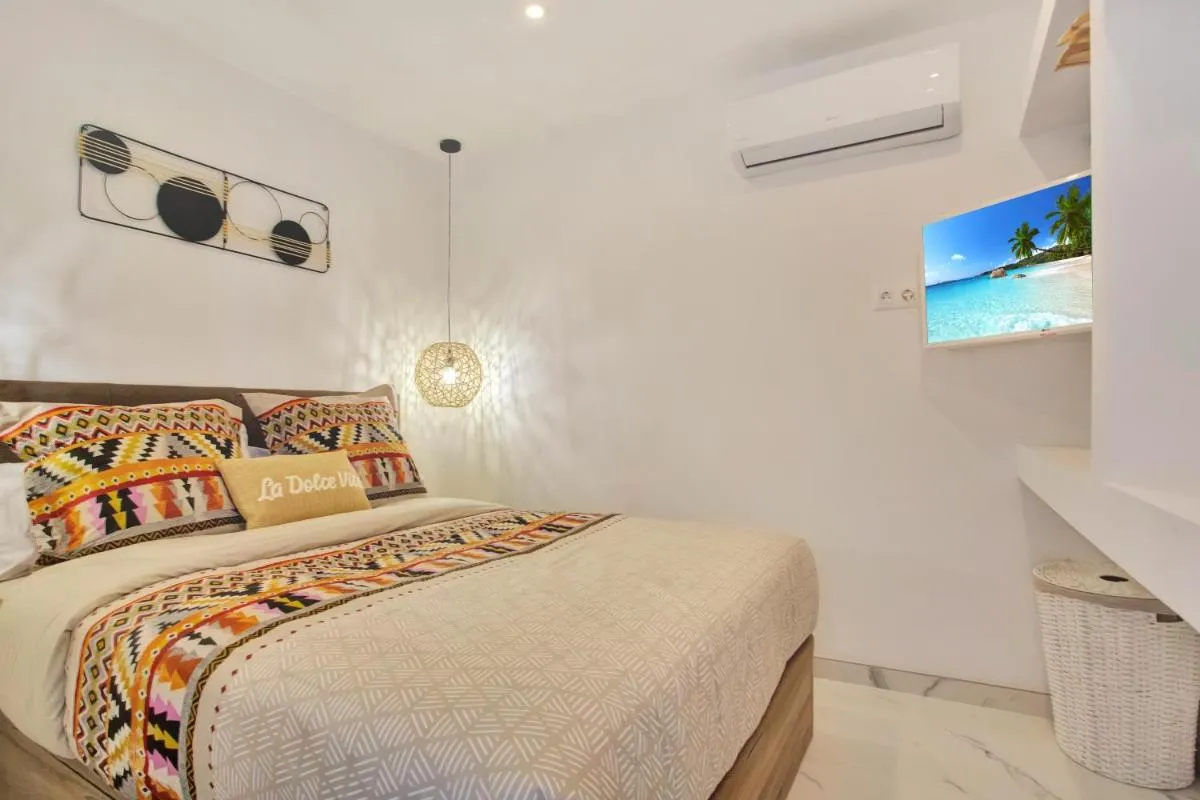 Image 6 of Vaneymar Home