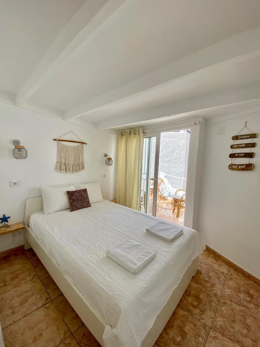 Image 3 of Veronicas