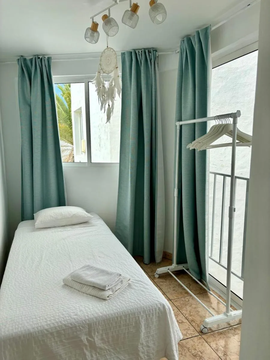 Image 6 of Veronicas