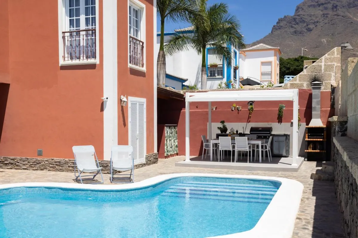Image 3 of Villa Chloe Costa Adeje Tenerifesummervillas GIANT PRIVATE POOL 11 METERS LONG