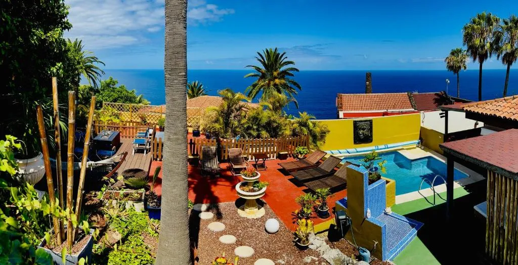 Image of Villa con piscina climatizada y vistas al mar