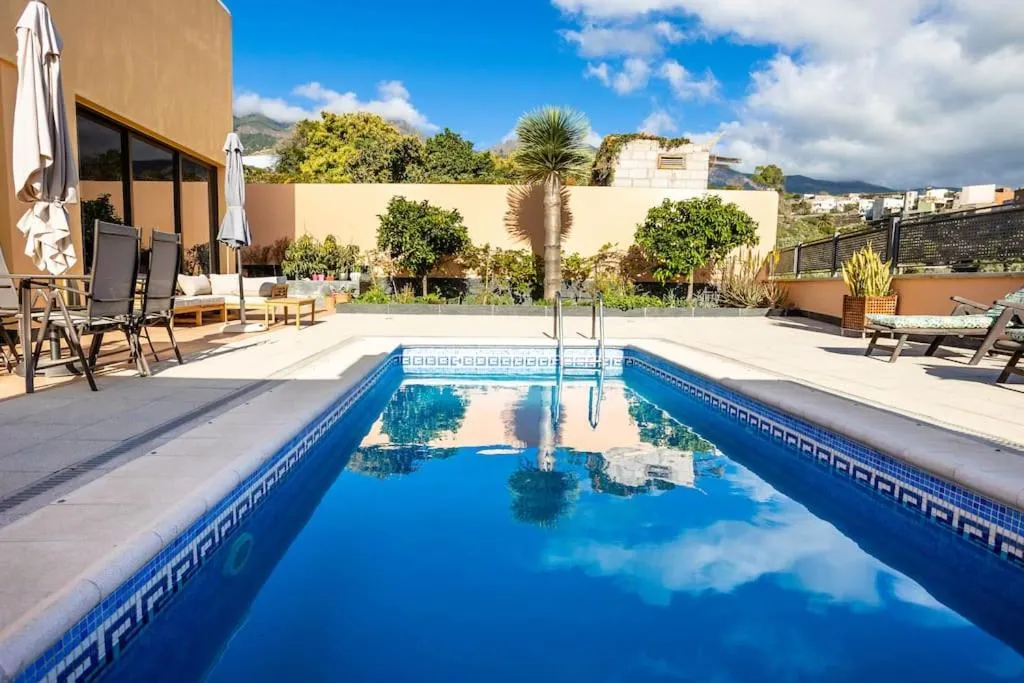 Image of Villa de la Huerta con piscina privada y barbacoa