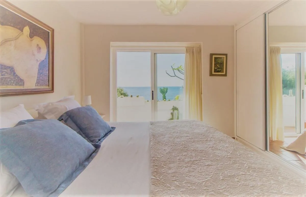 Image 5 of Villa in protected space in front of the sea