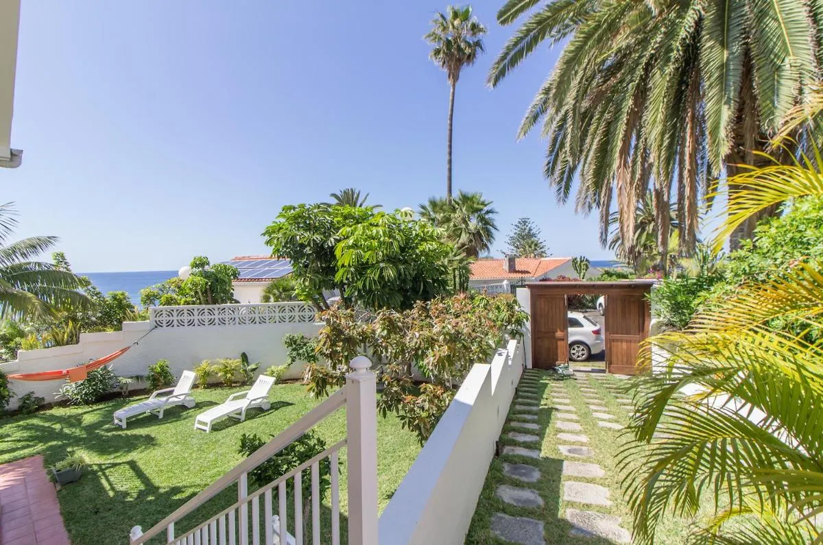 Image 4 of Villa in protected space in front of the sea