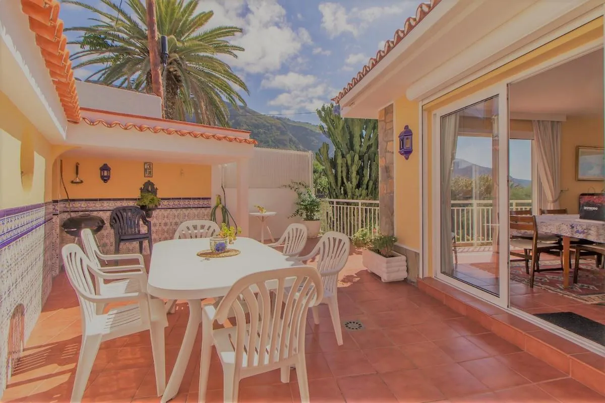 Image 3 of Villa in protected space in front of the sea