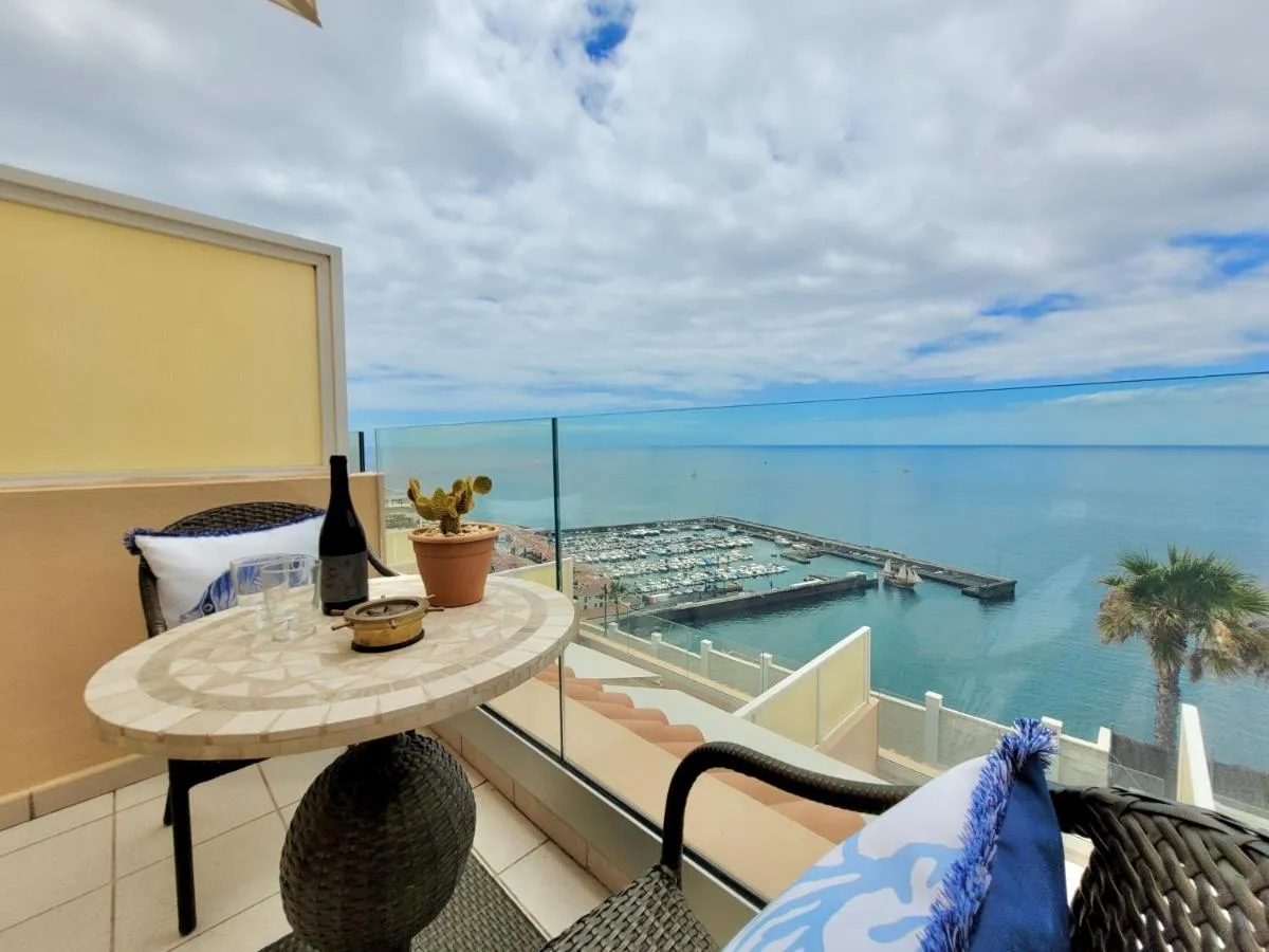 Image 1 of Vista Azul