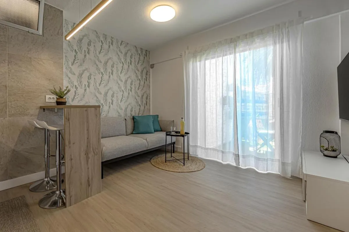 Image 4 of Vista al Teide y al mar 7