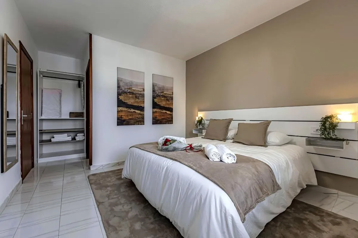 Image 1 of Vistas al mar y mirador 6