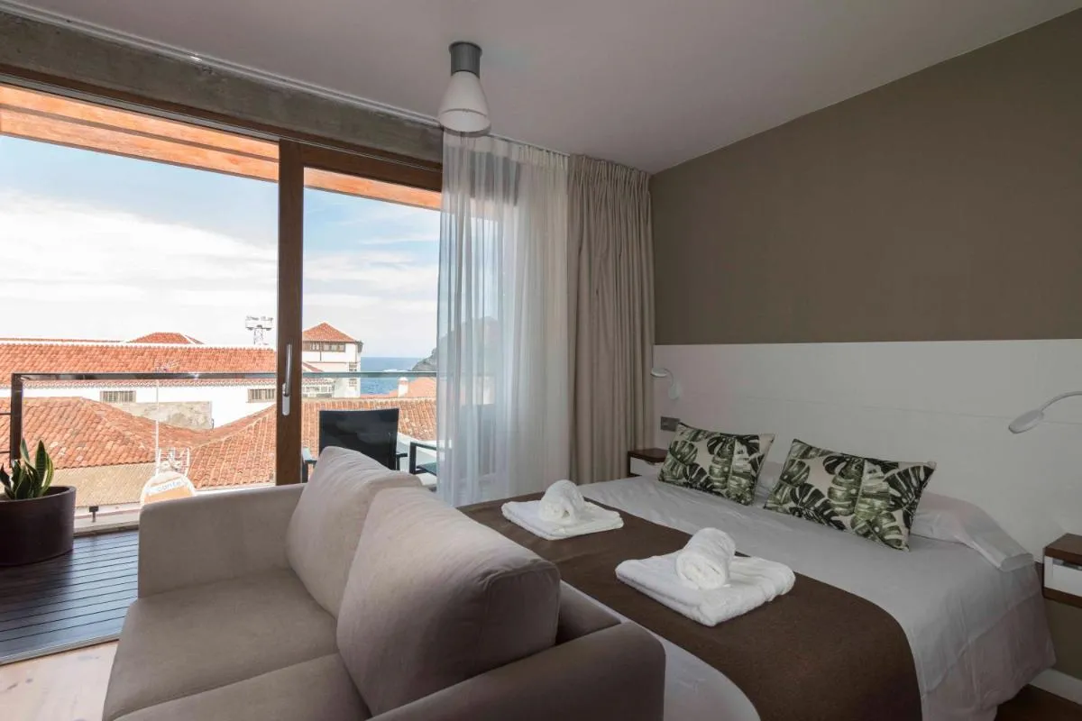 Image 1 of Vivienda El Ciprés. Terraza con espectaculares vistas al Mar.