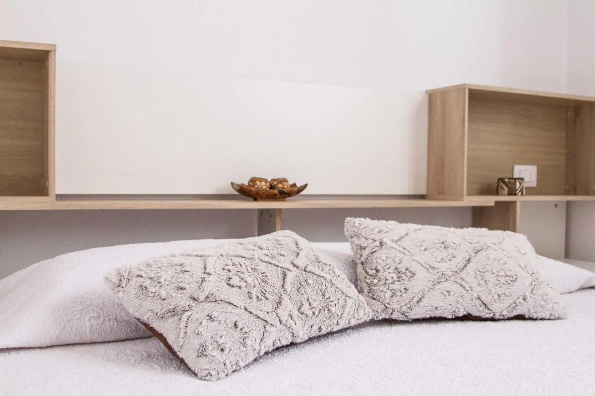 Image 1 of White House – Piro