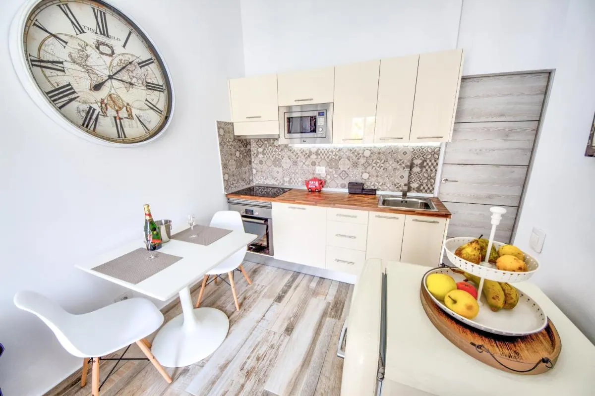 Image 4 of White House – Piro