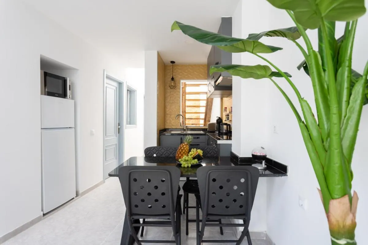 Image 3 of Window to the Sea, south Tenerife