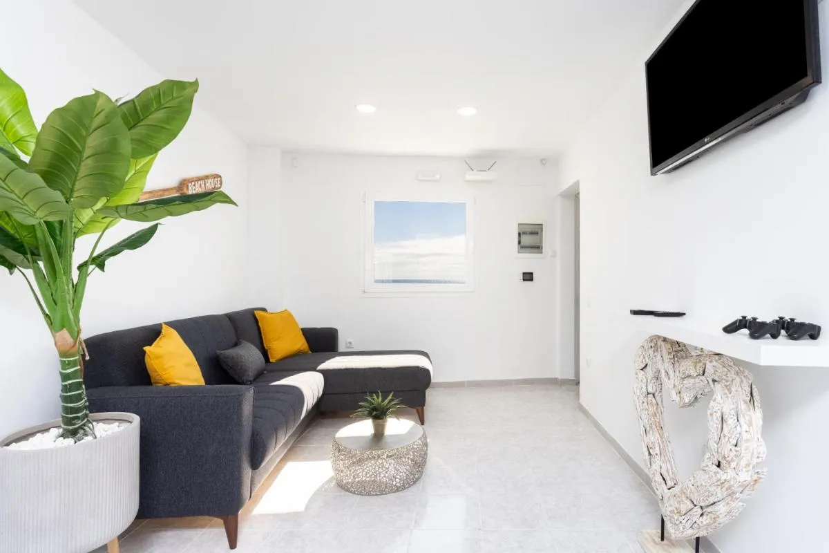 Image 4 of Window to the Sea, south Tenerife