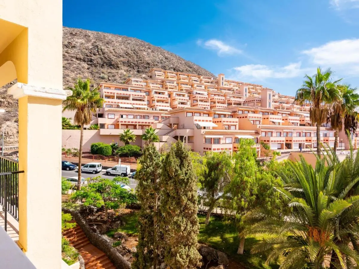 Image 6 of 651 Bright establishment, heated pool and Wi Fi