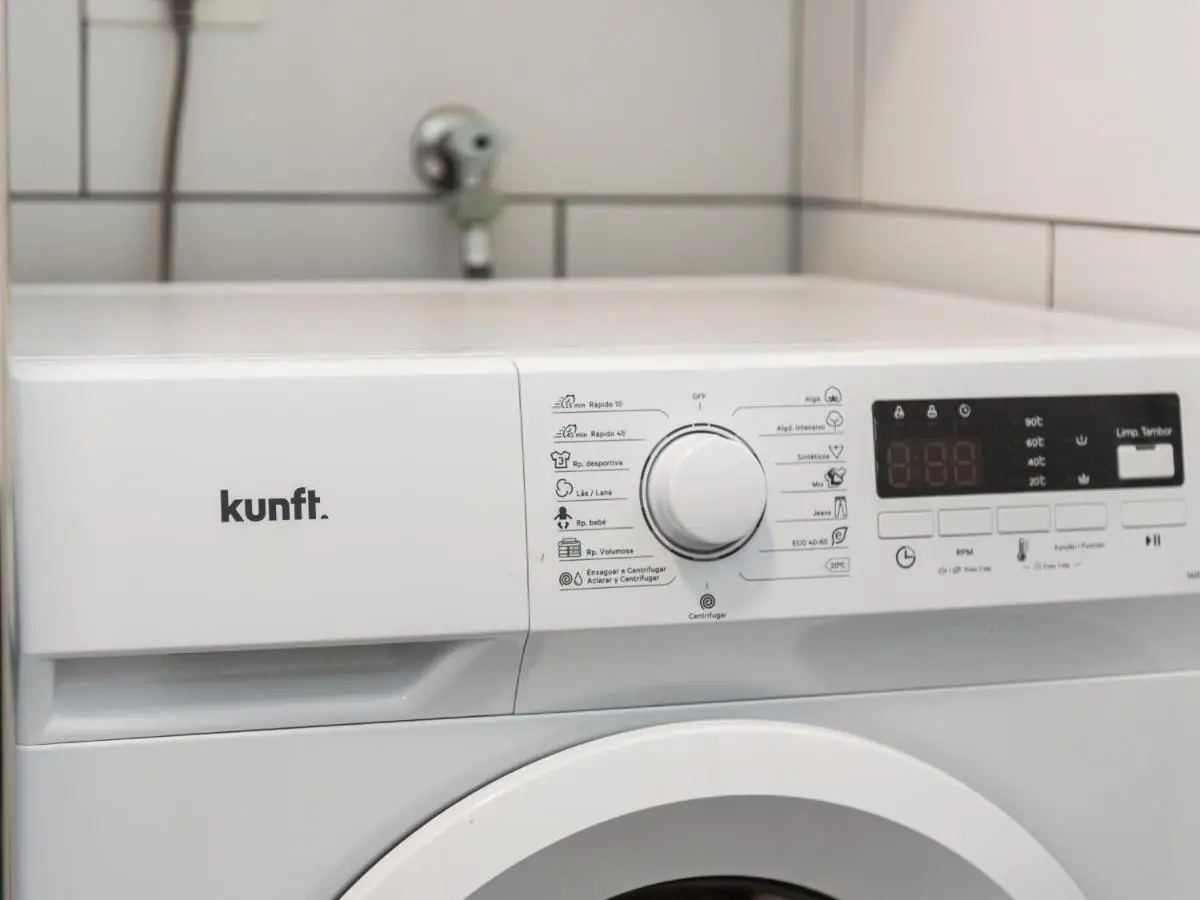 Image 5 of 651 Bright establishment, heated pool and Wi Fi