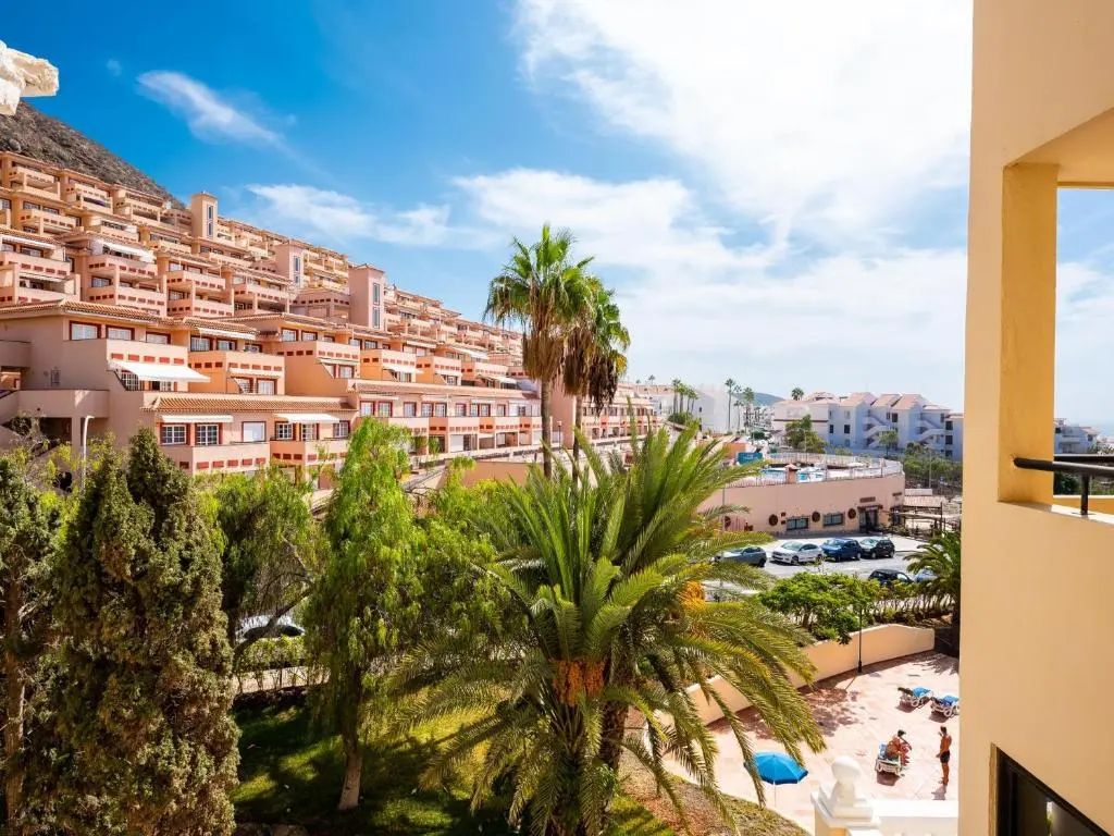 Image of 651 Bright establishment, heated pool and Wi Fi