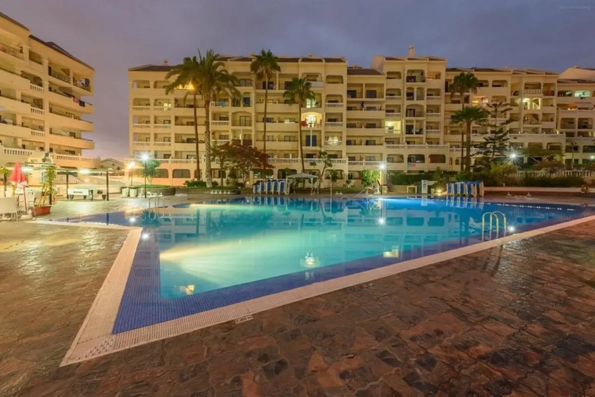 Image 3 of 651 Bright establishment, heated pool and Wi Fi