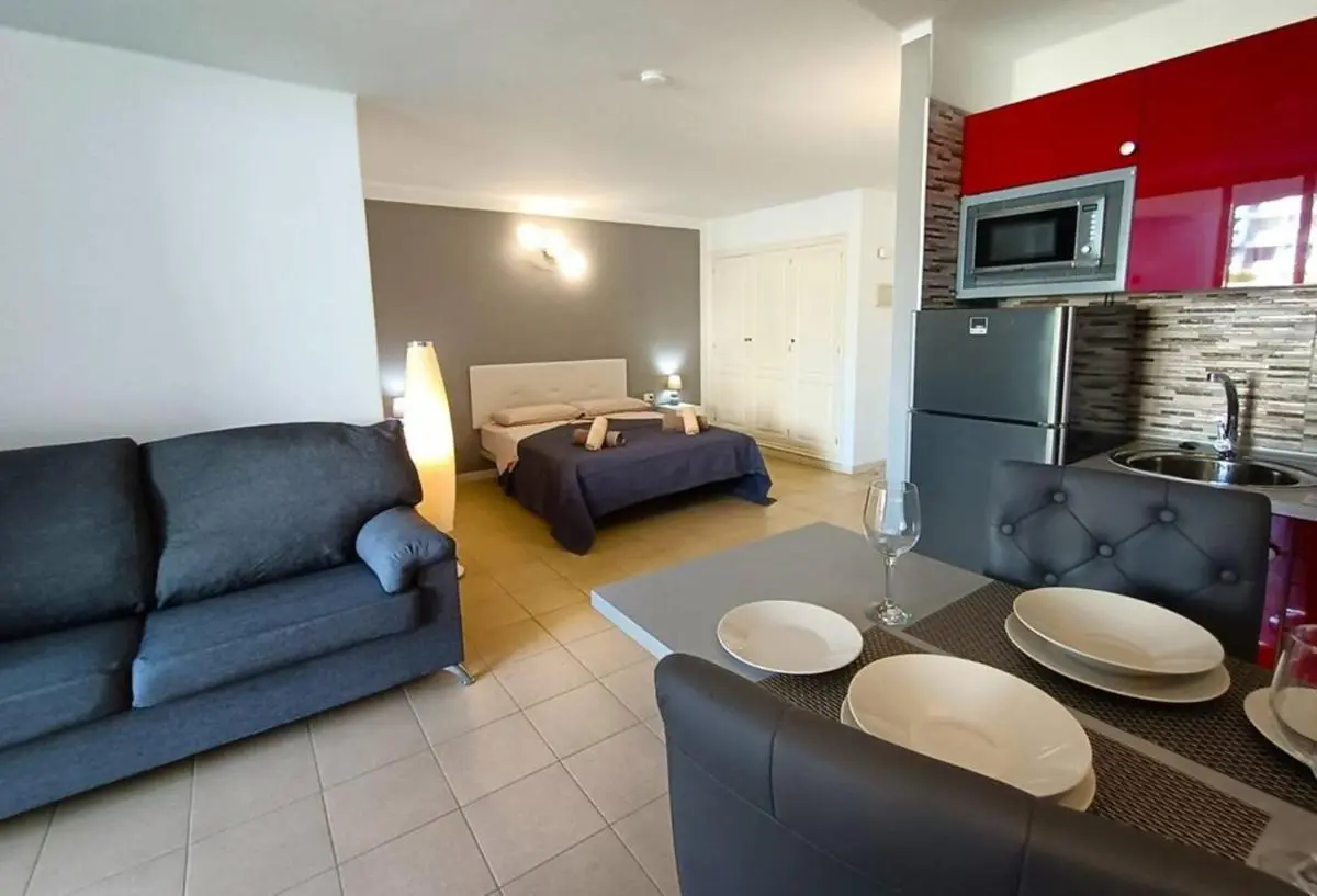 Image 4 of Amplio estudio en Golf del Sur GP123