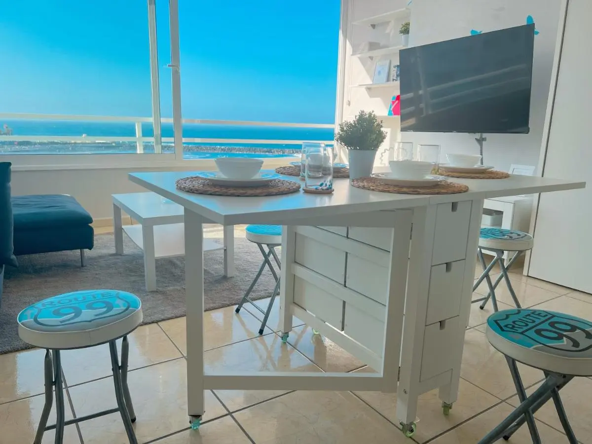 Image 3 of Apto. en primera línea de playa