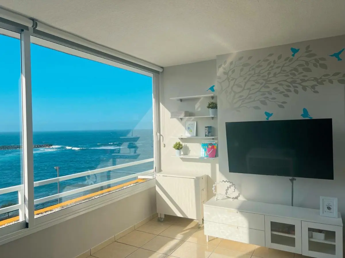 Image 4 of Apto. en primera línea de playa