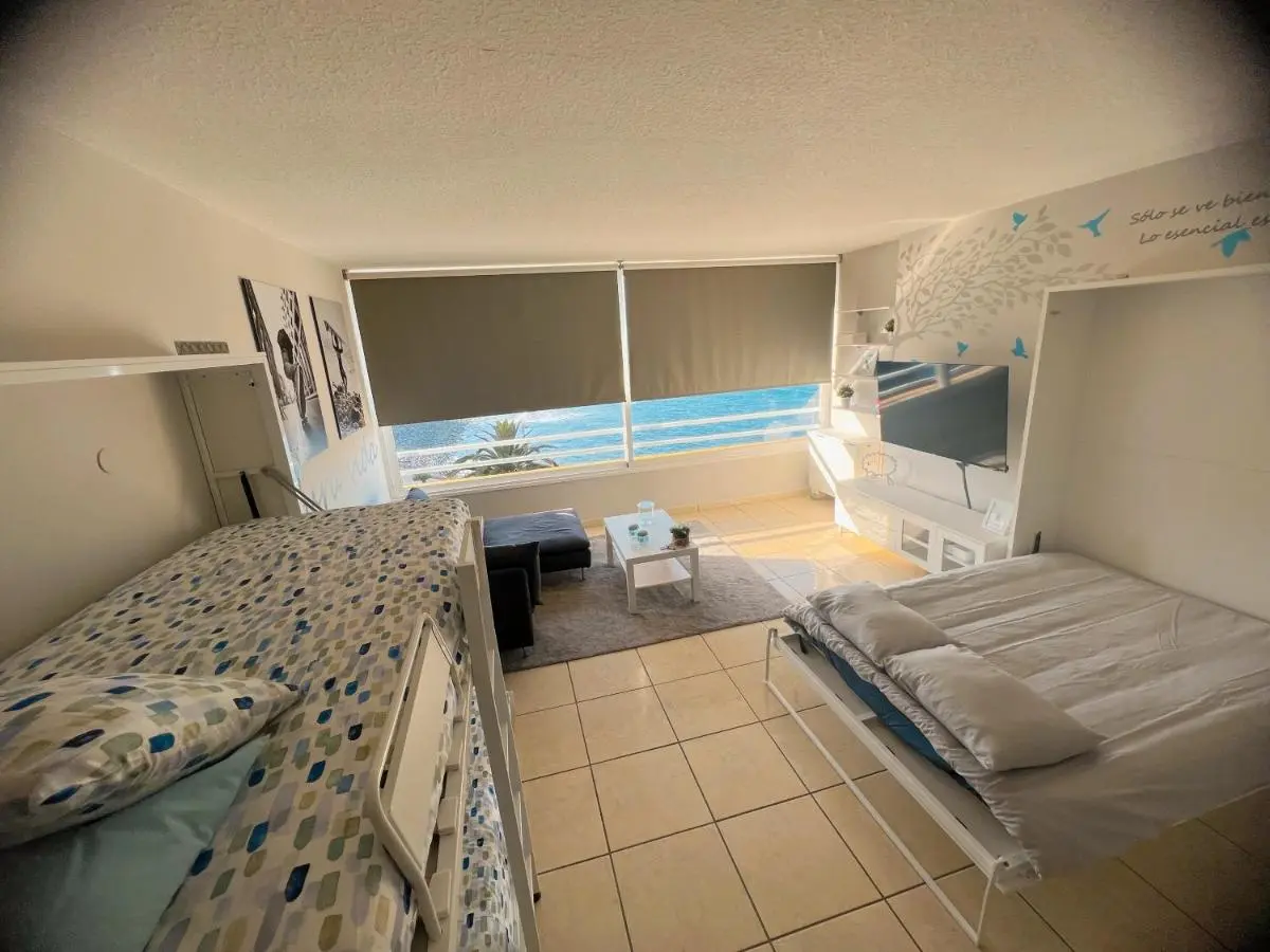 Image 6 of Apto. en primera línea de playa