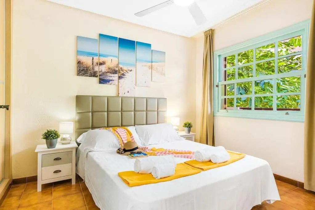 Image 1 of Azzurro vibe with ocean sight in heated pool complex – Tropical Dream