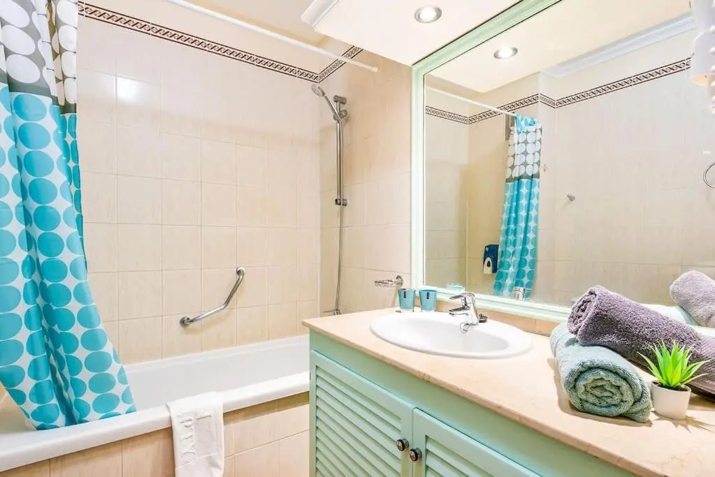 Image 2 of Azzurro vibe with ocean sight in heated pool complex – Tropical Dream