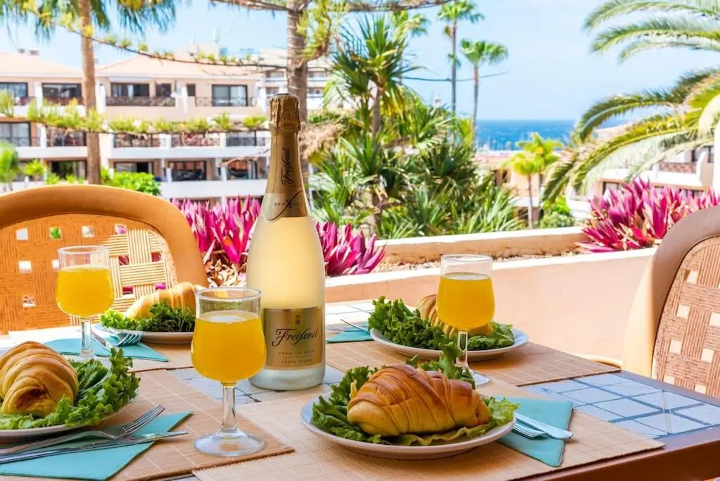 Image 4 of Azzurro vibe with ocean sight in heated pool complex – Tropical Dream