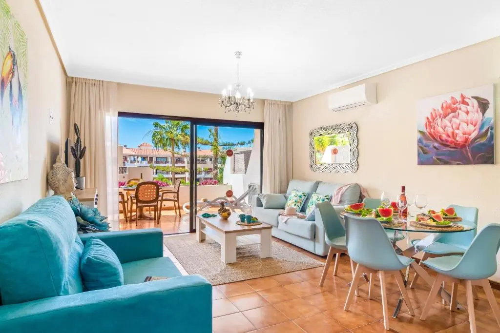 Image of Azzurro vibe with ocean sight in heated pool complex – Tropical Dream