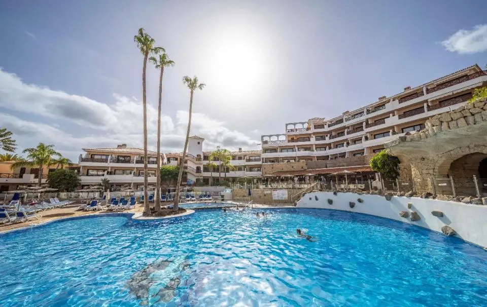 Image 3 of Azzurro vibe with ocean sight in heated pool complex – Tropical Dream