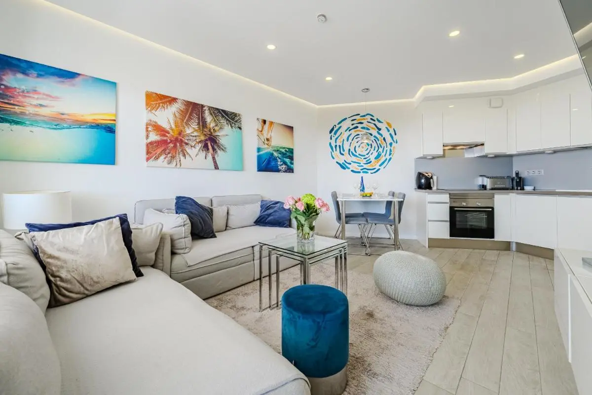 Image 4 of Blue Gold Escape in Ocean Garden