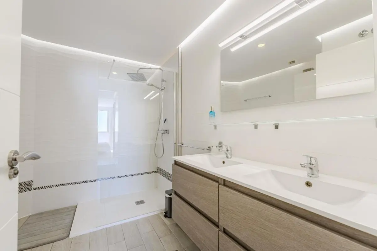 Image 2 of Blue Gold Escape in Ocean Garden