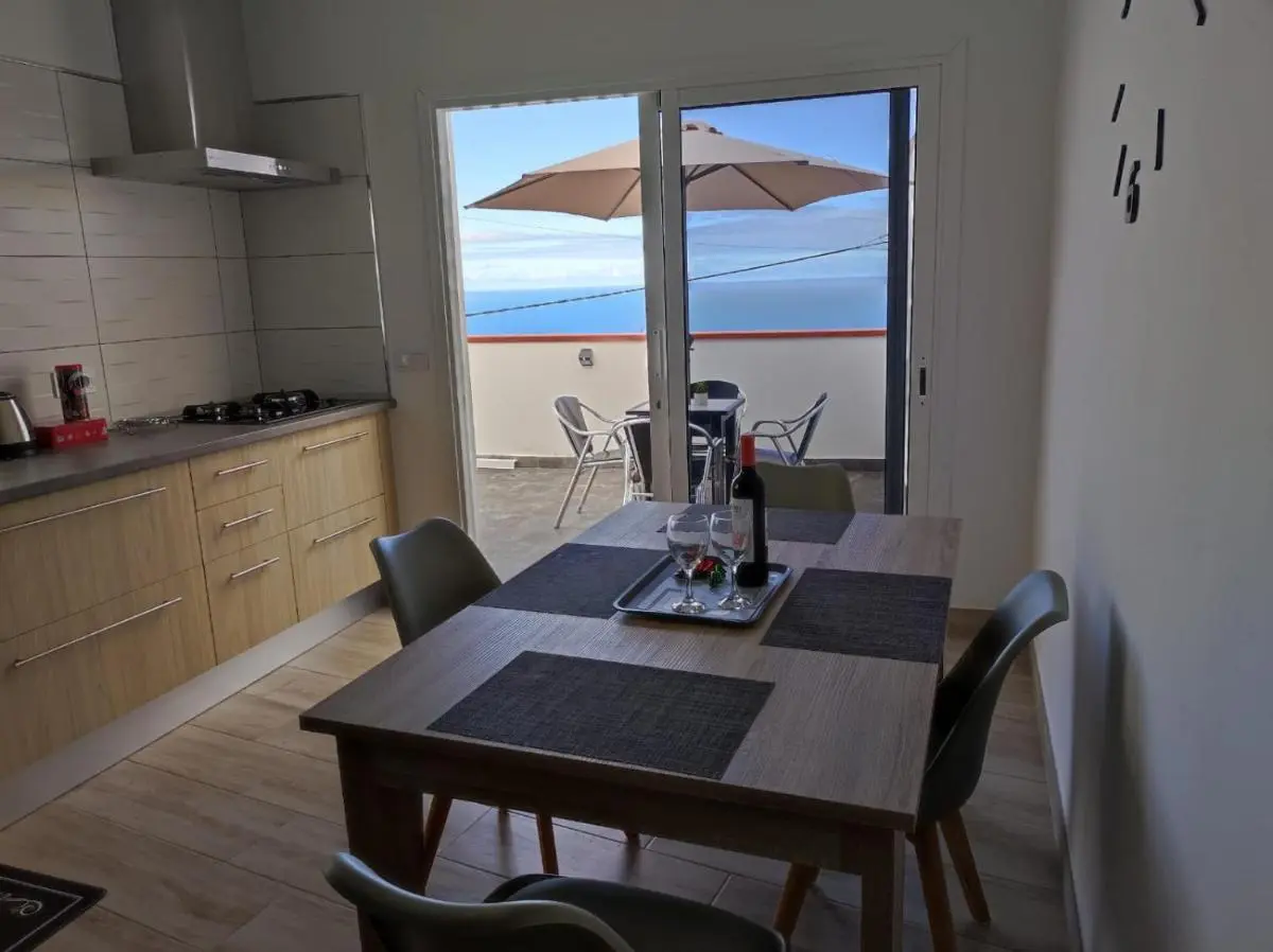 Image 2 of CASA PIRÁMIDE 1 Terraza y Parking privado