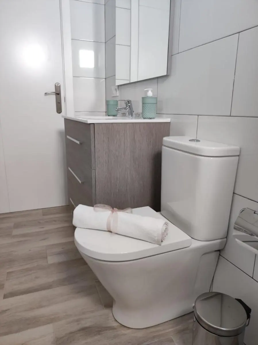 Image 3 of CASA PIRÁMIDE 3. Terraza WiFi y Parking Privado