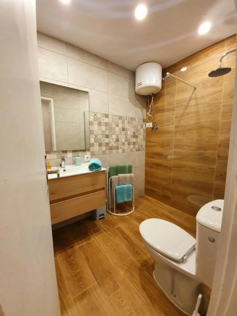 Image 4 of Cristianos