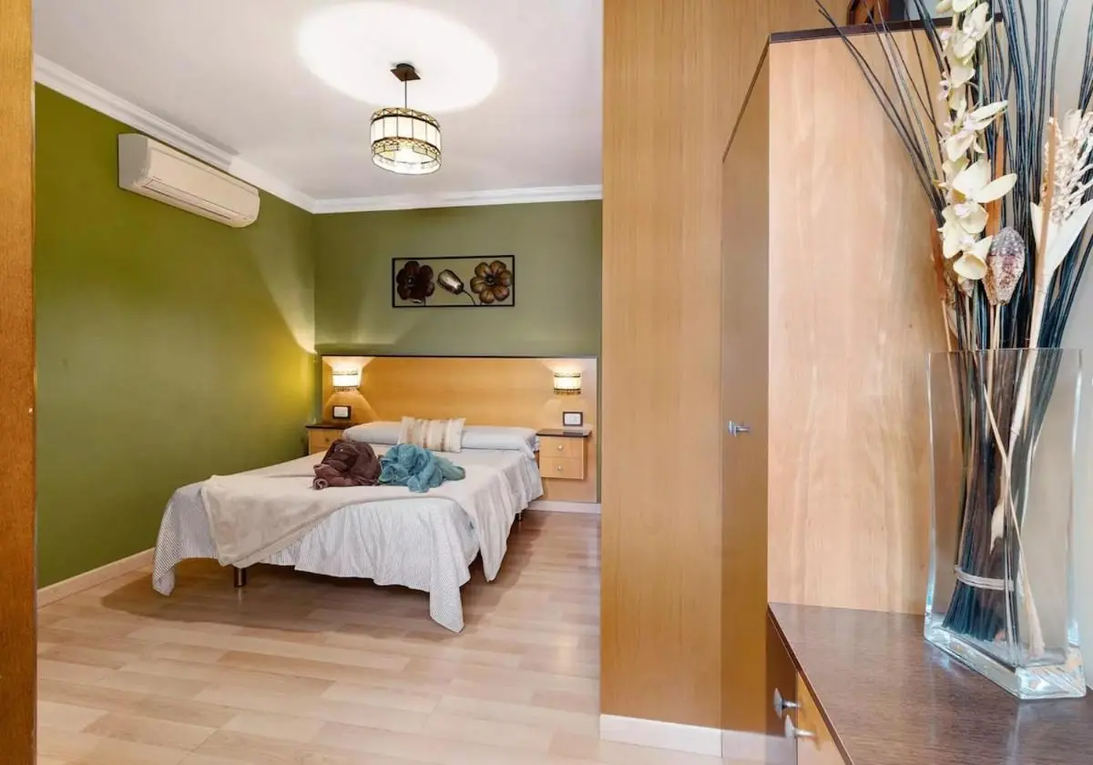 Image 1 of Estancia Frente al Estadio y Ramblas