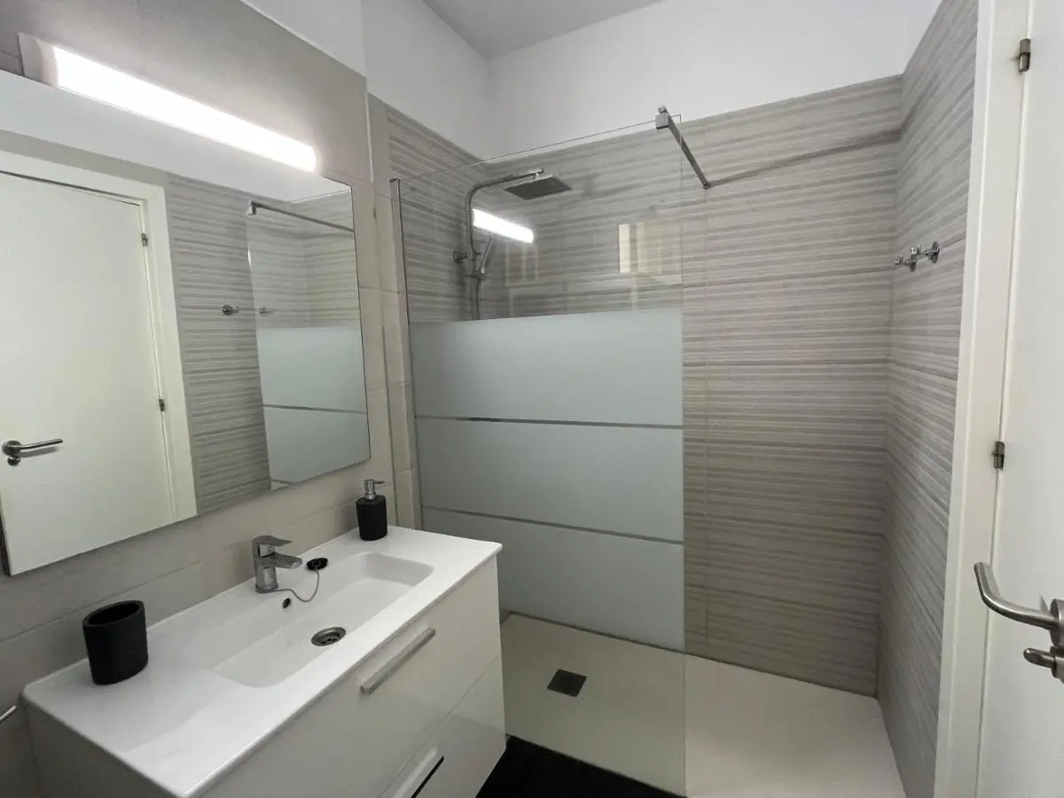 Image 2 of Estudio-SZL