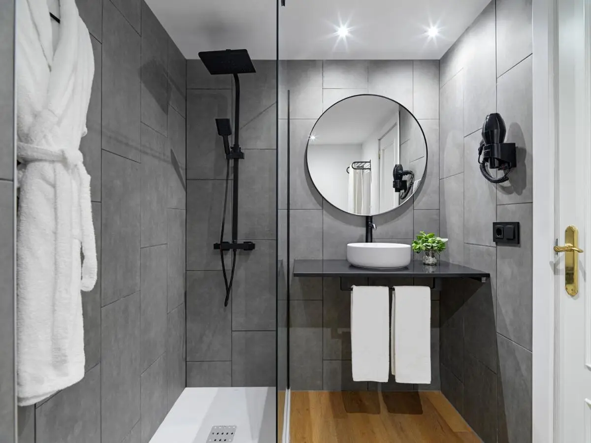 Image 2 of FERGUS Puerto de la Cruz