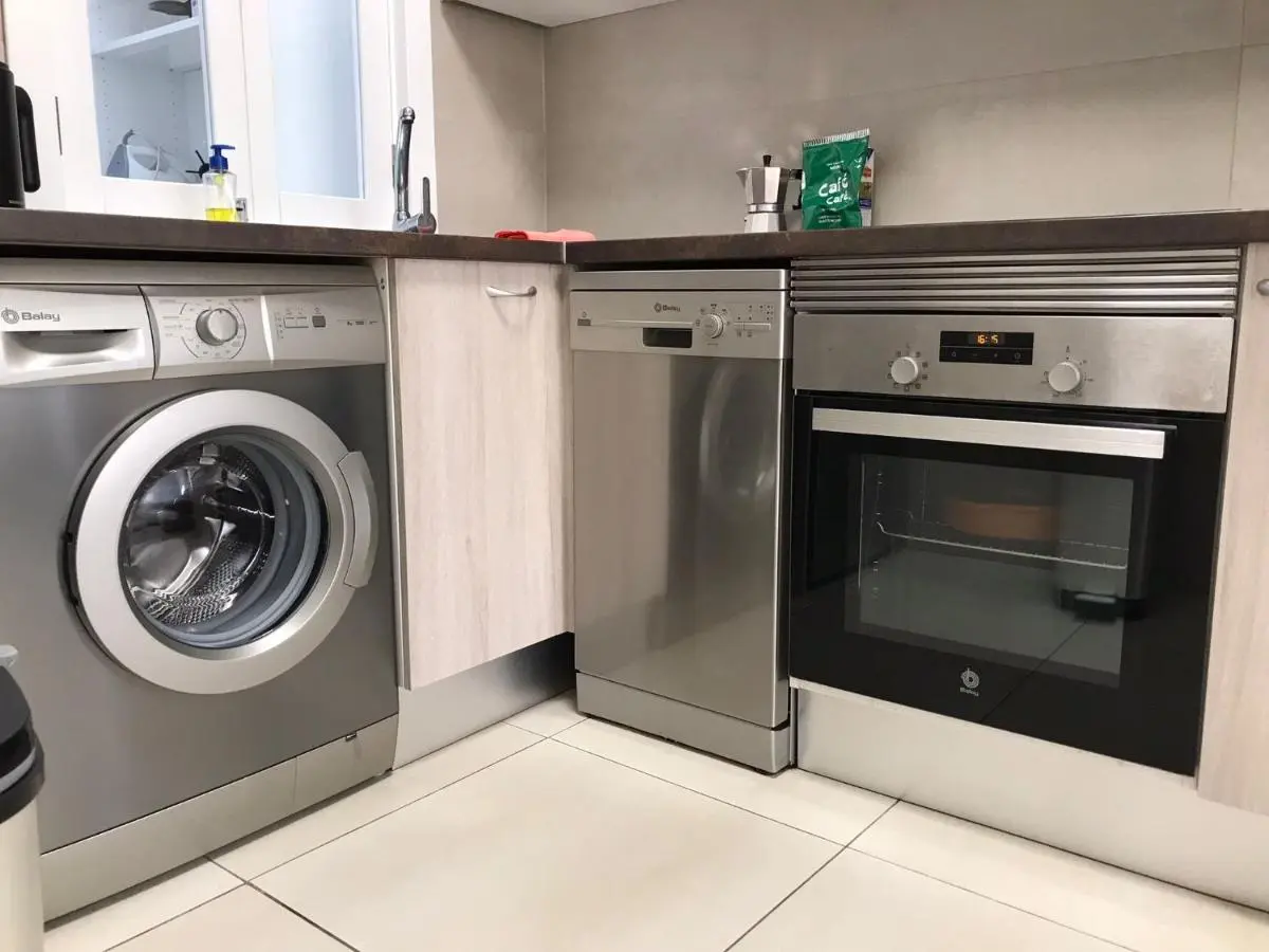 Image 4 of Grosse Terrasse. Modern. Home office. Solarium