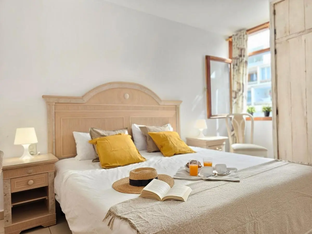 Image 1 of HOLIDAYS BEACH & POOL ,AIRCOND , Las Americas