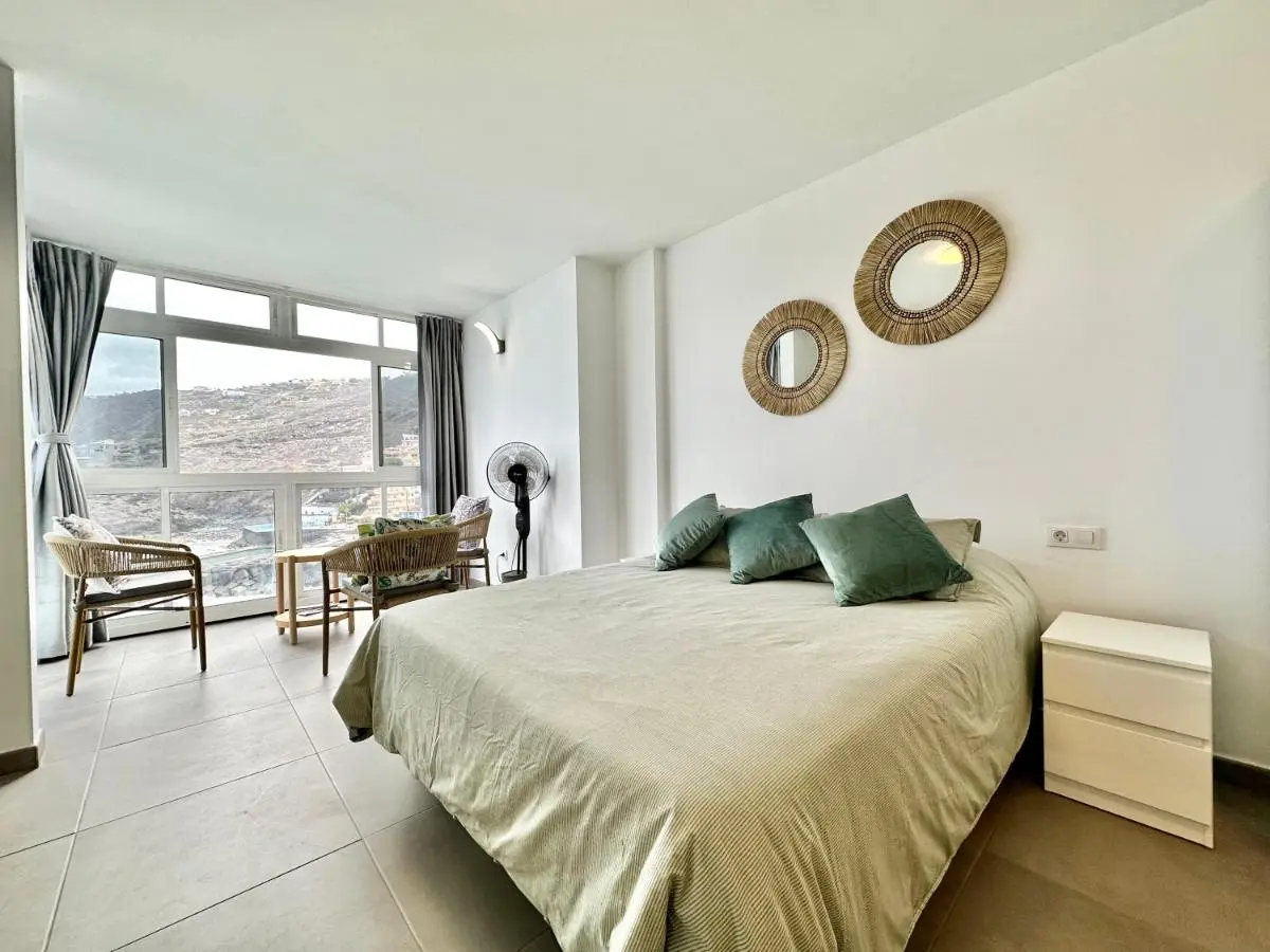 Image 5 of Holiday Feel D