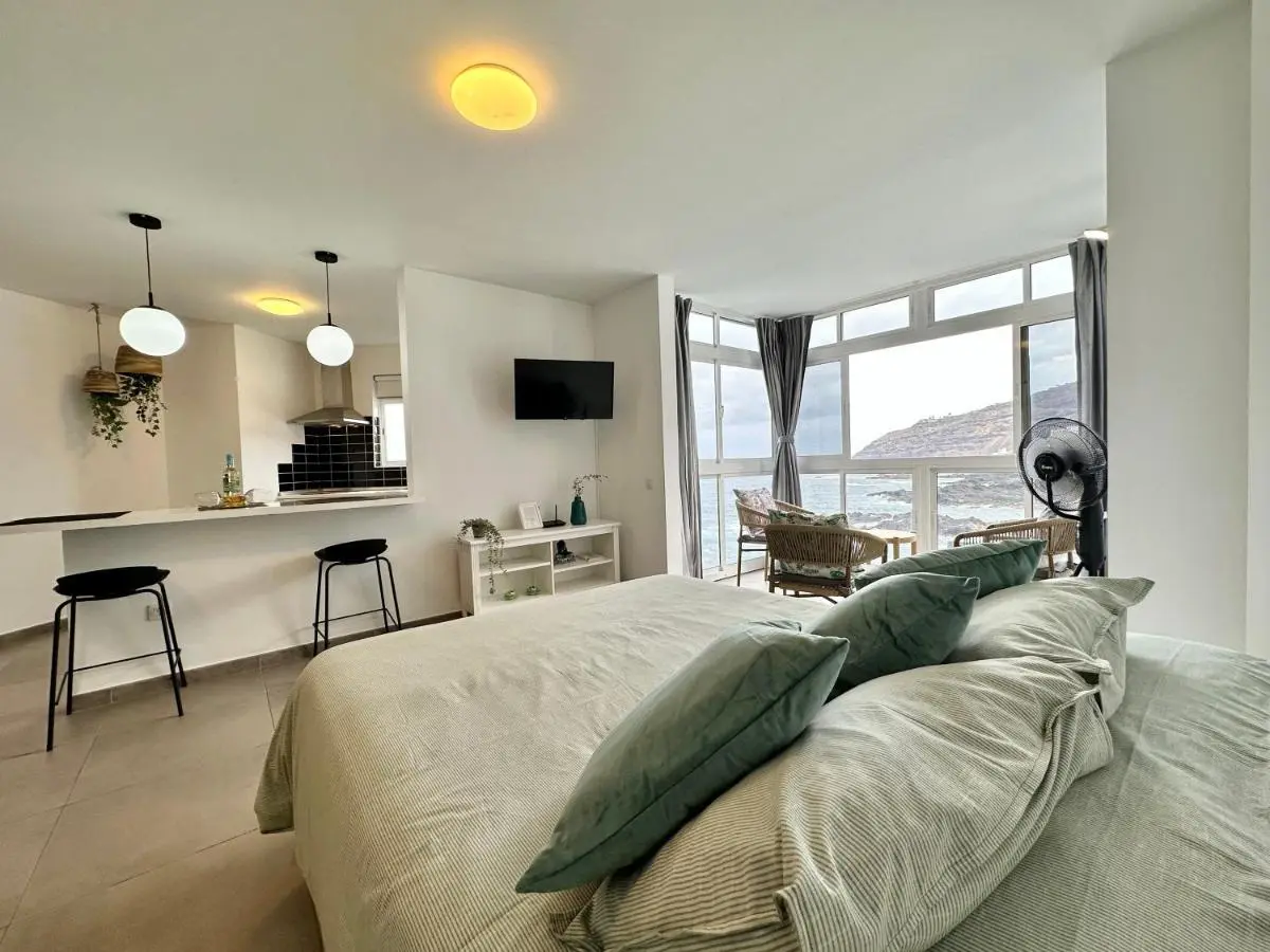 Image 4 of Holiday Feel D