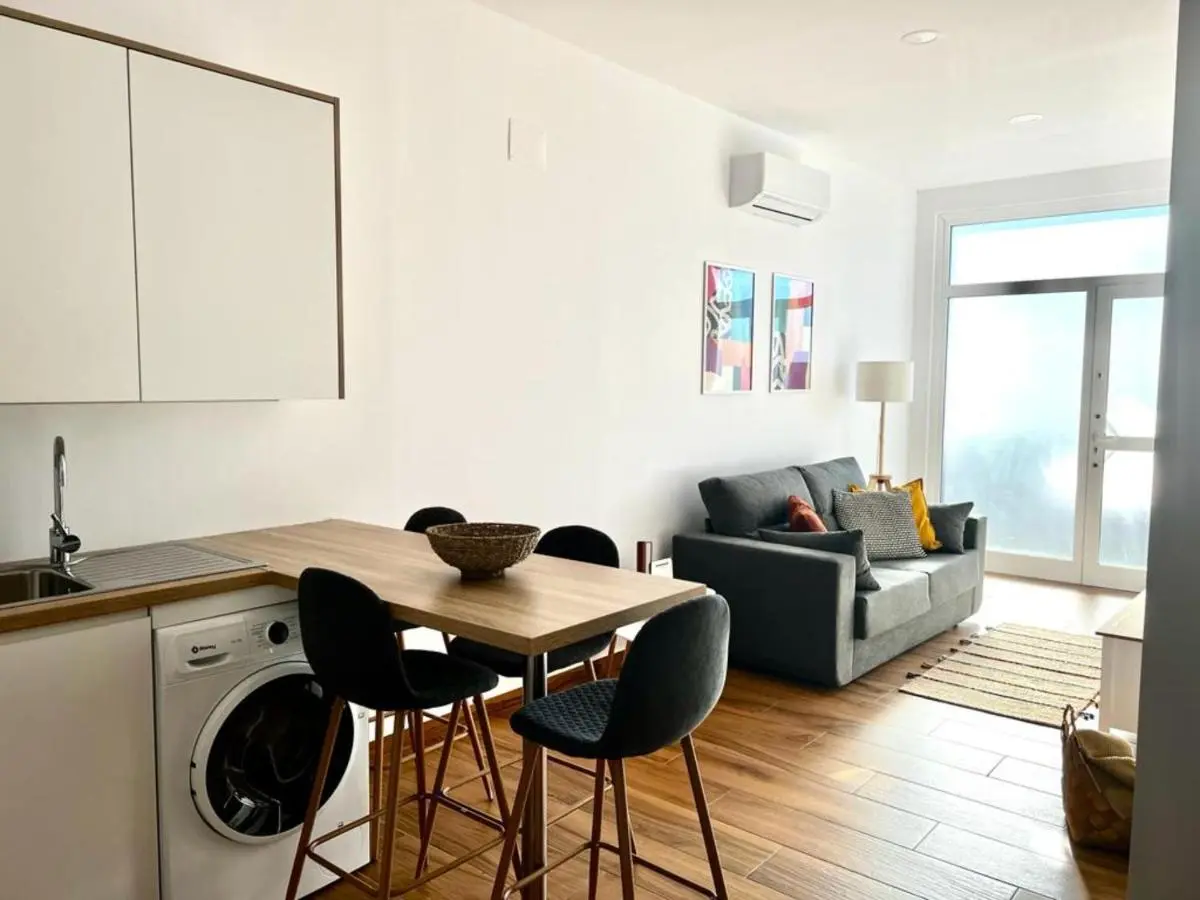 Image 1 of Jasmine L7